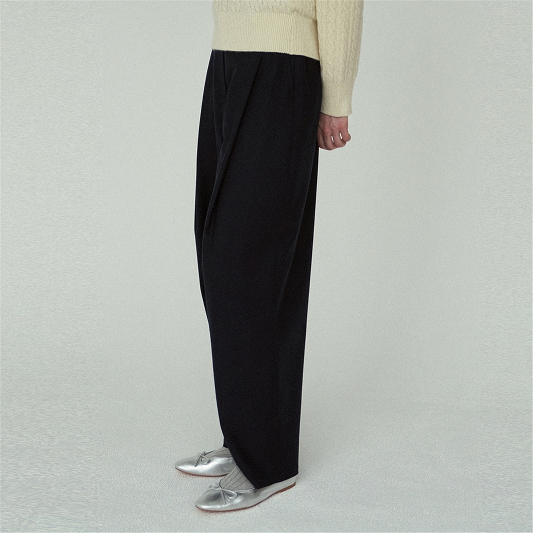[블랭크03] wool curved tuck pants (navy)