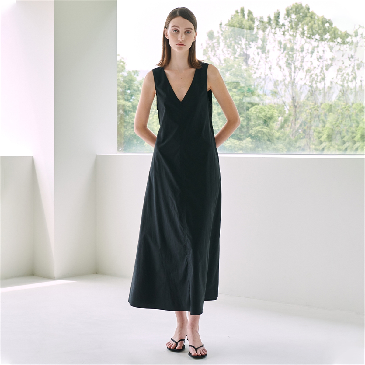 [누브] V-Neck long Sleeveless Dress- Black