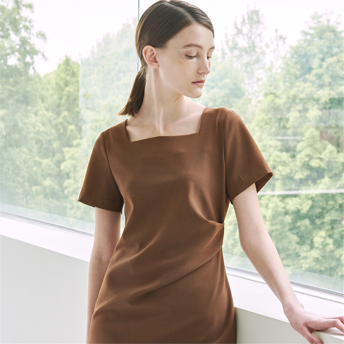 [누브] Square Neck Side Draped Dress - Brown